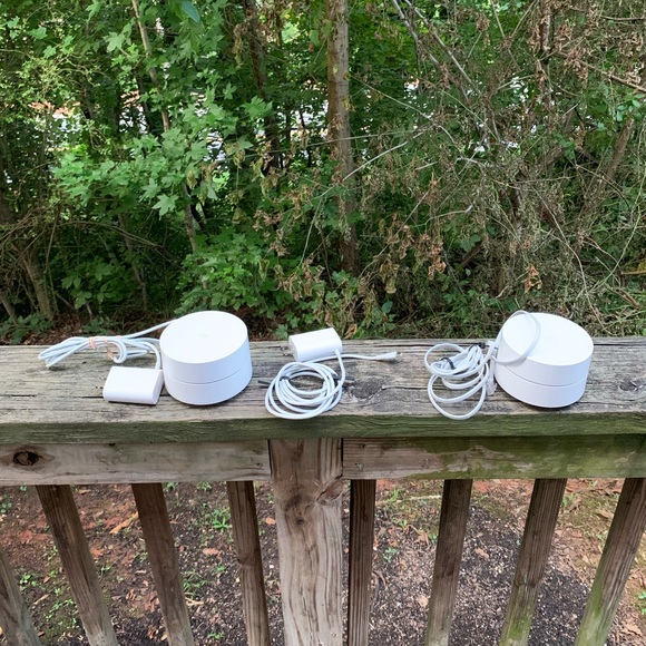Google Wi-Fi Mesh - Picture 1 of 3
